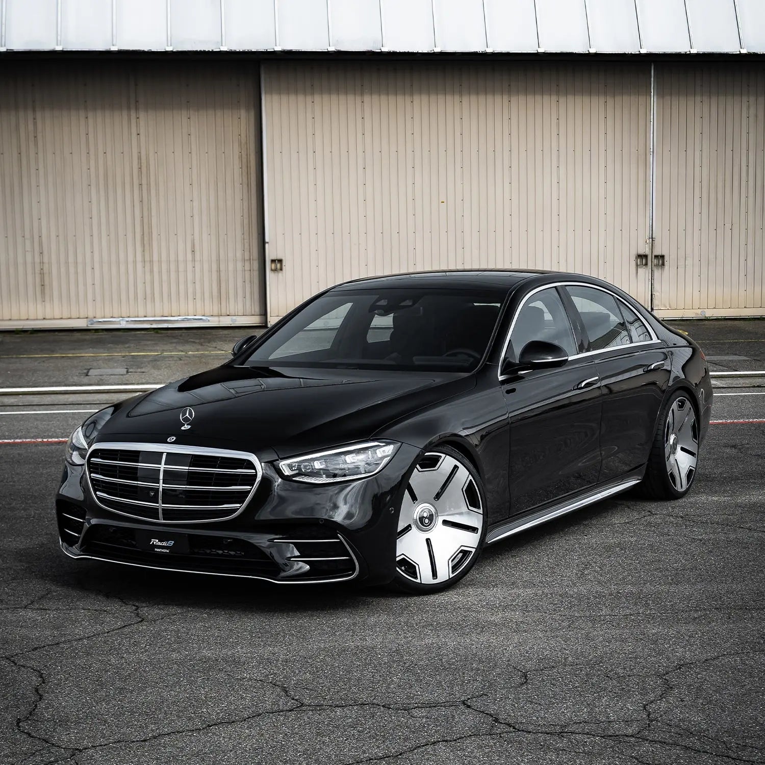 Radi8 R8L01 Forged Wheels for Mercedes-Benz S400 W223 – Front Angle 22 Inch Silver