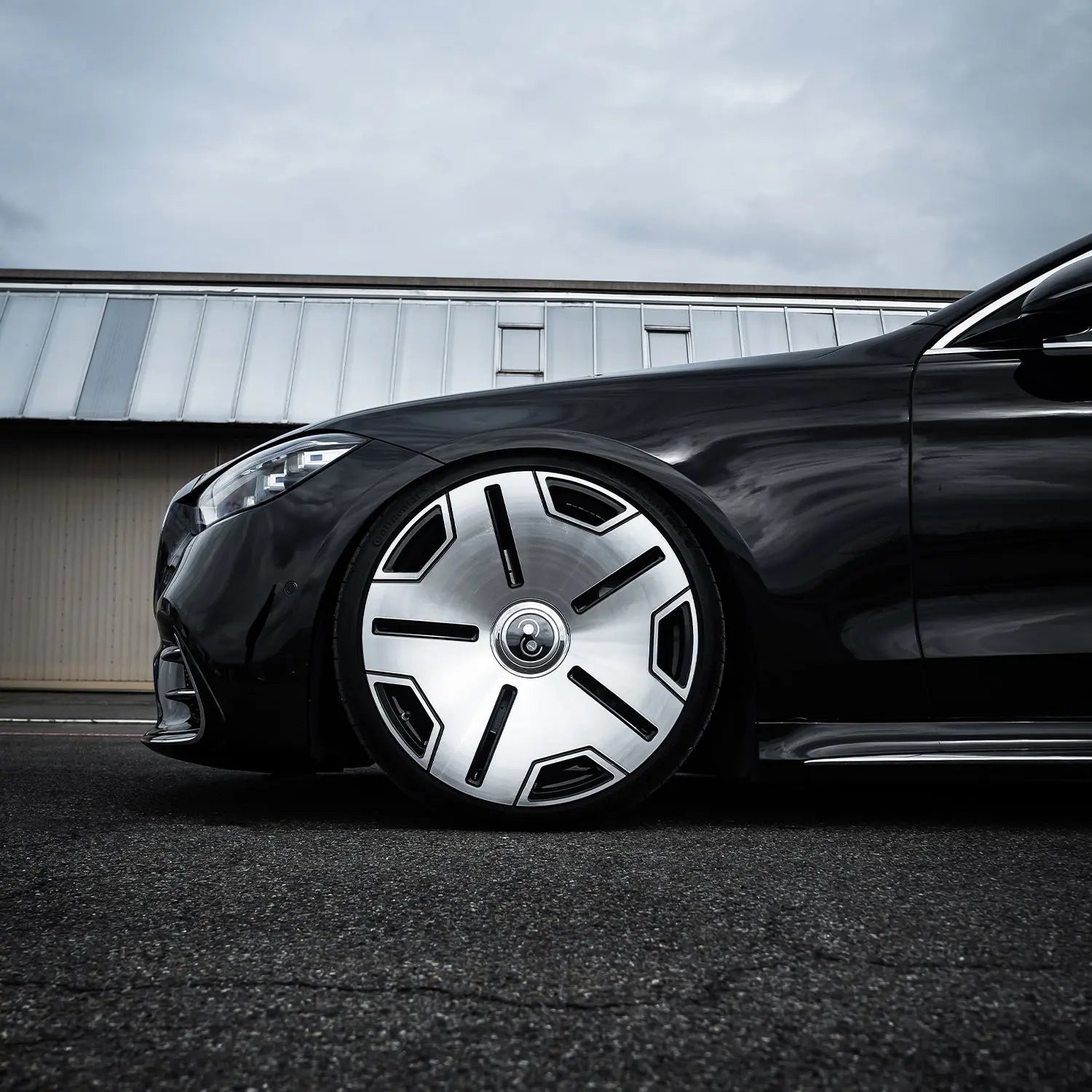 Mercedes-Benz S400 W223 with Radi8 R8L01 Forged Silver 22 Inch Wheels – Full Side View