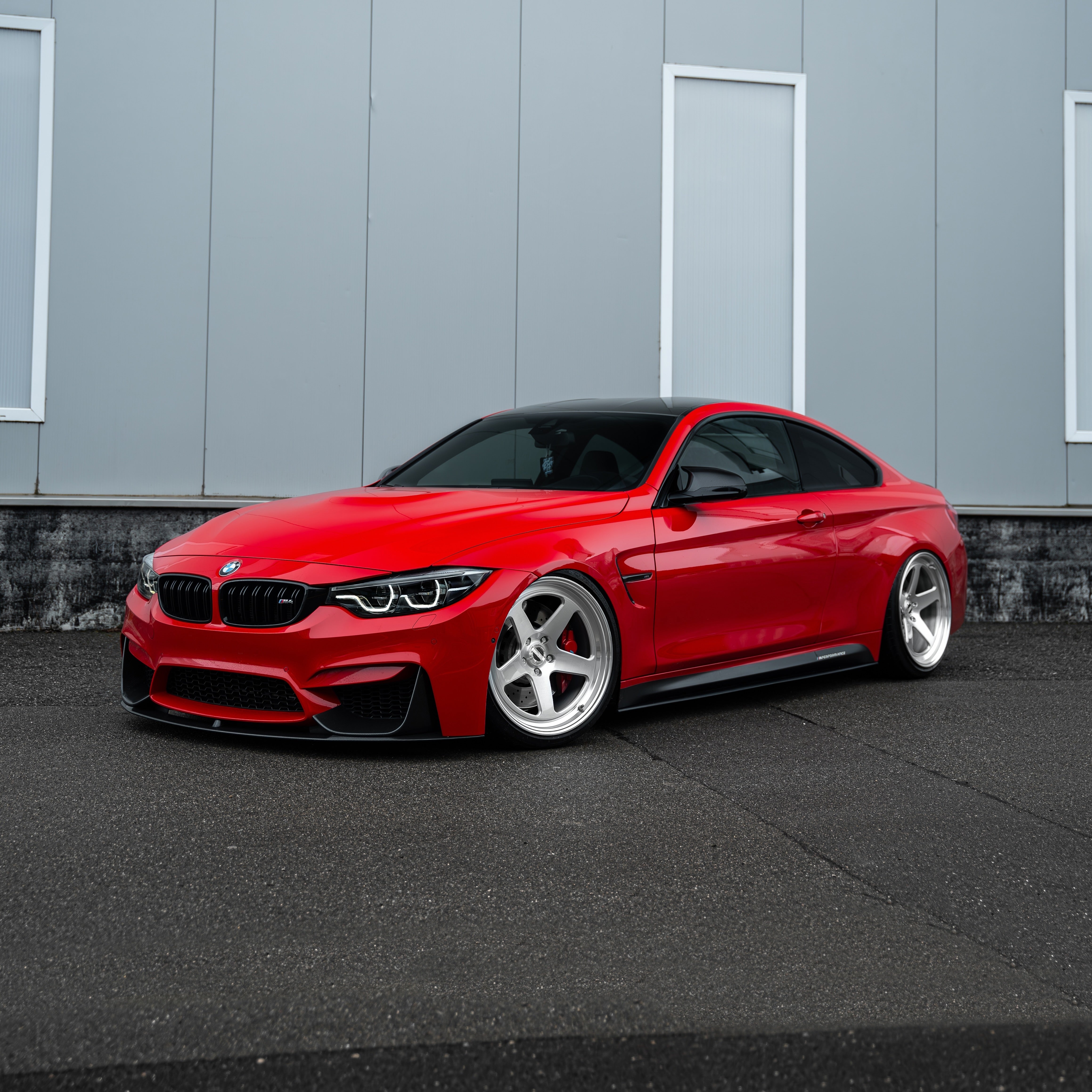 Front view of BMW M4 Competition (F82) fitted with Radi8 R809 wheels in Brushed Gloss Silver. | BMW Felgen