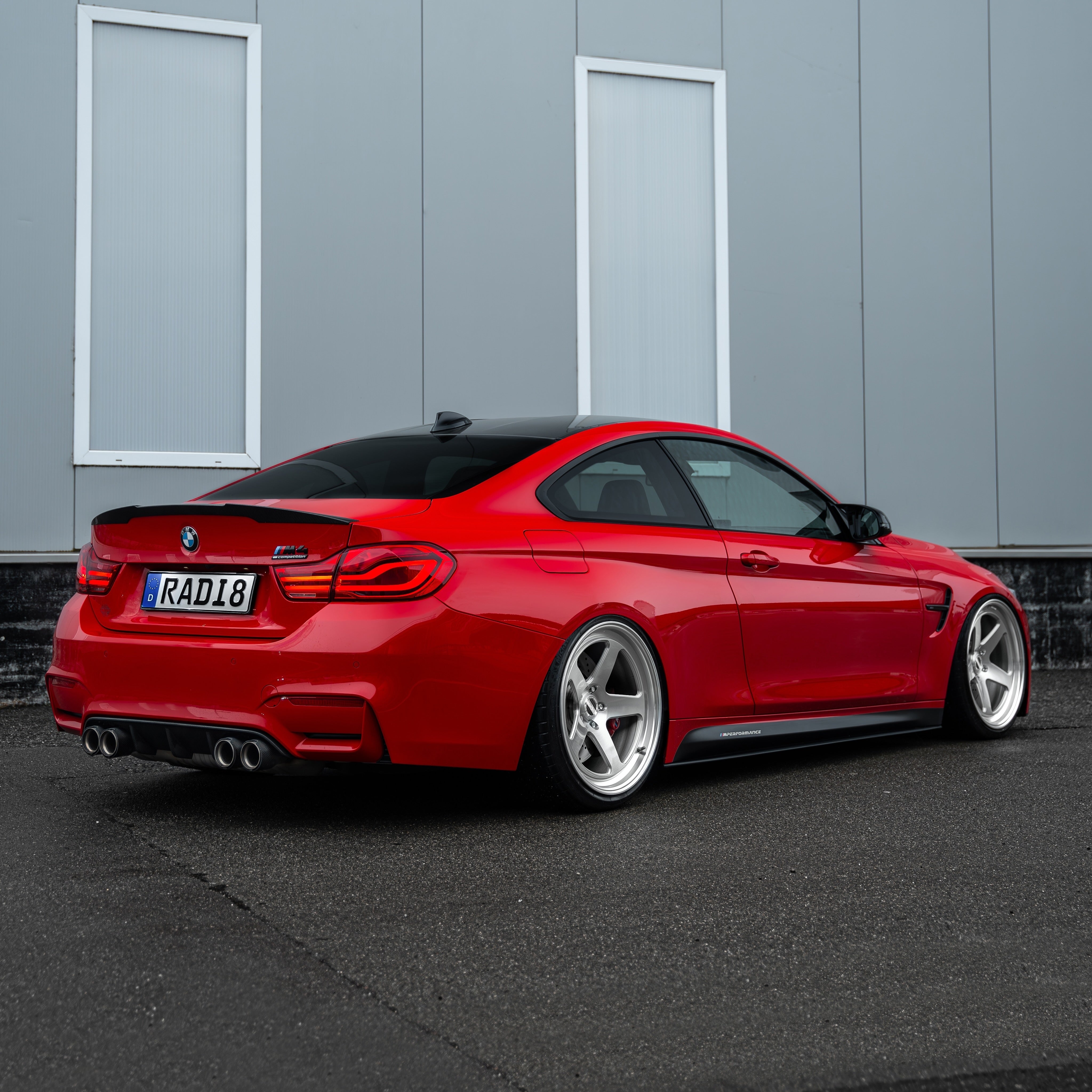 Rear view showing the wide tire fitment on 20x11,0J Radi8 R809 wheels on a M4 Competition. | Breite Felgen hinten