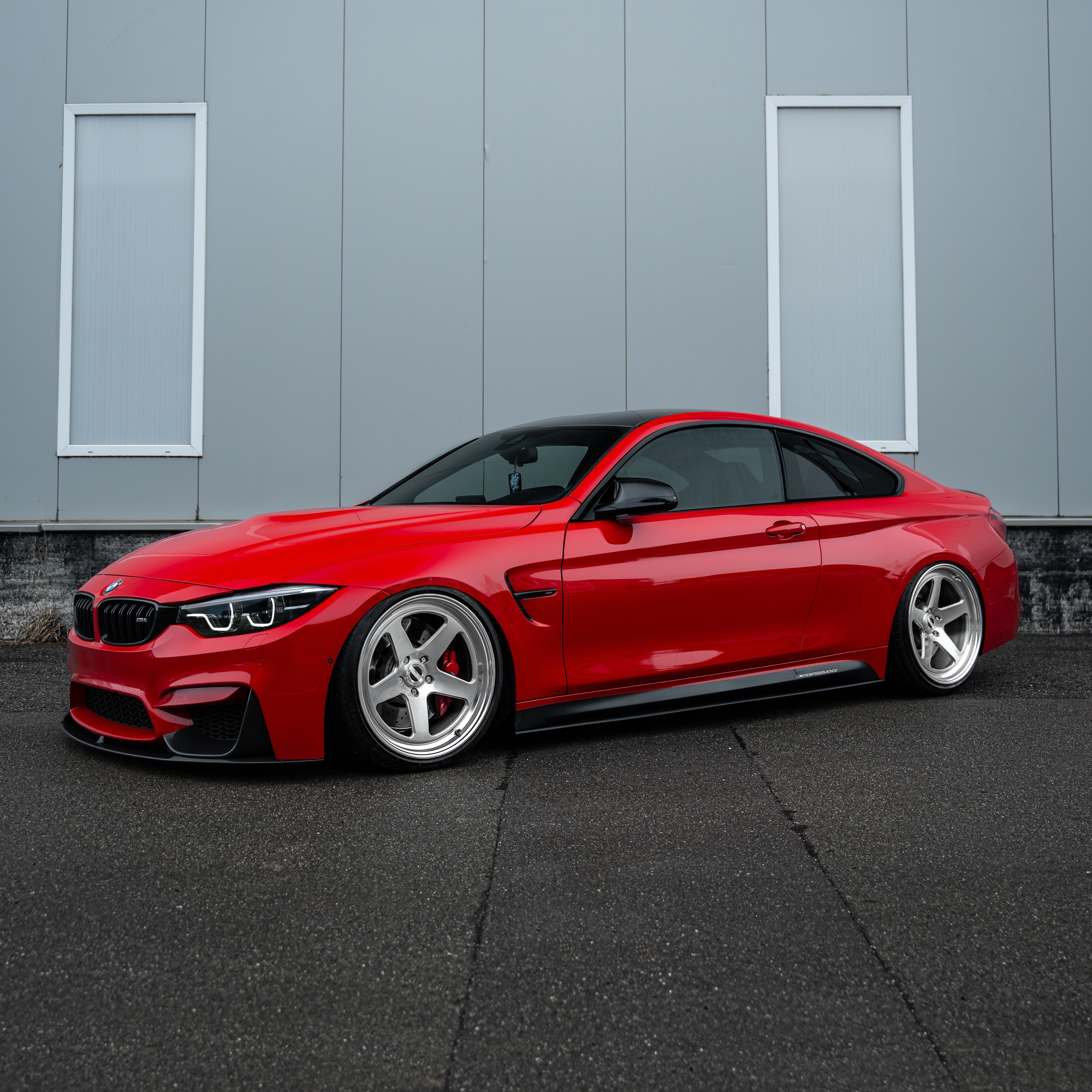 Rear quarter angle highlighting the Concave, Monoblock Forged, Deep Dish, Super Deep Concave, Step Lip stance of the Radi8 R809 on the M4 Competition. | Concave, Monoblock Forged, Deep Dish, Super Deep Concave, Step Lip Felgen