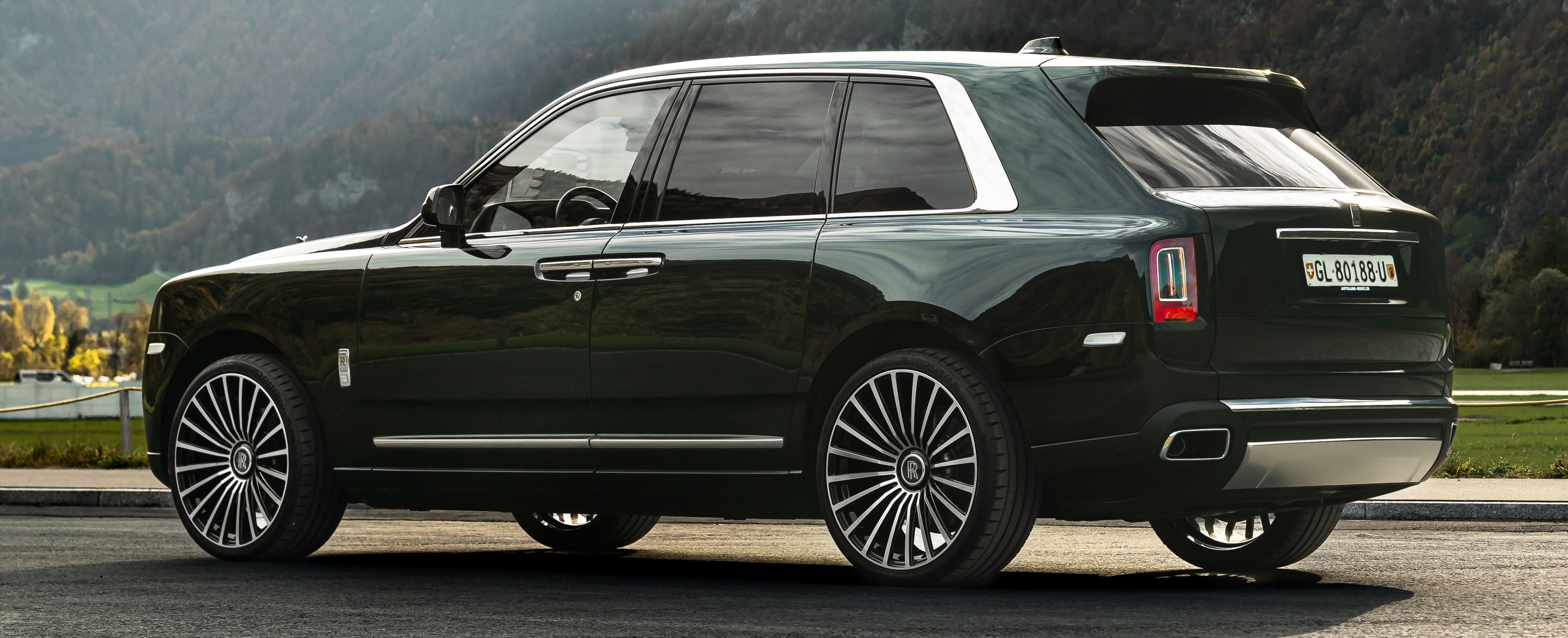 Rolls-Royce Cullinan (Serie I) | Radi8 R8L02 | Square 24"/24" (24x10J / 24x10J)