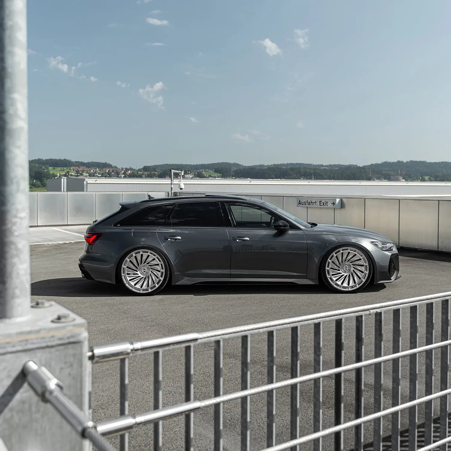 Audi RS6 C8 front quarter angle with Radi8 R807 forged wheels 23 inch – aggressive fitment